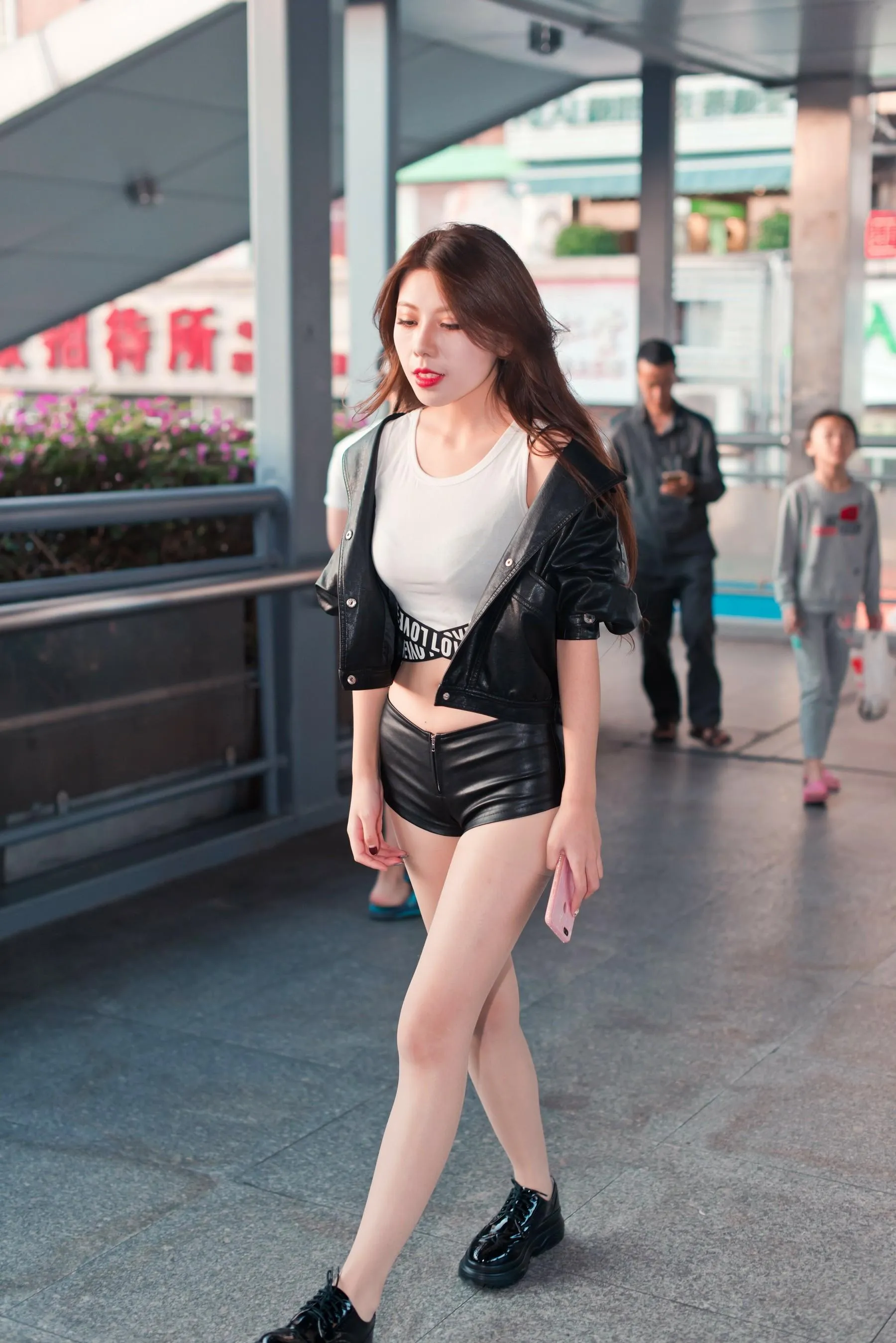 [魔镜街拍] NO.117 非常紧致的美臀少妇 [269P]插图3